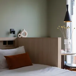 https://bob-w-tower-bridge-studios.cambridgehotelsuk.com